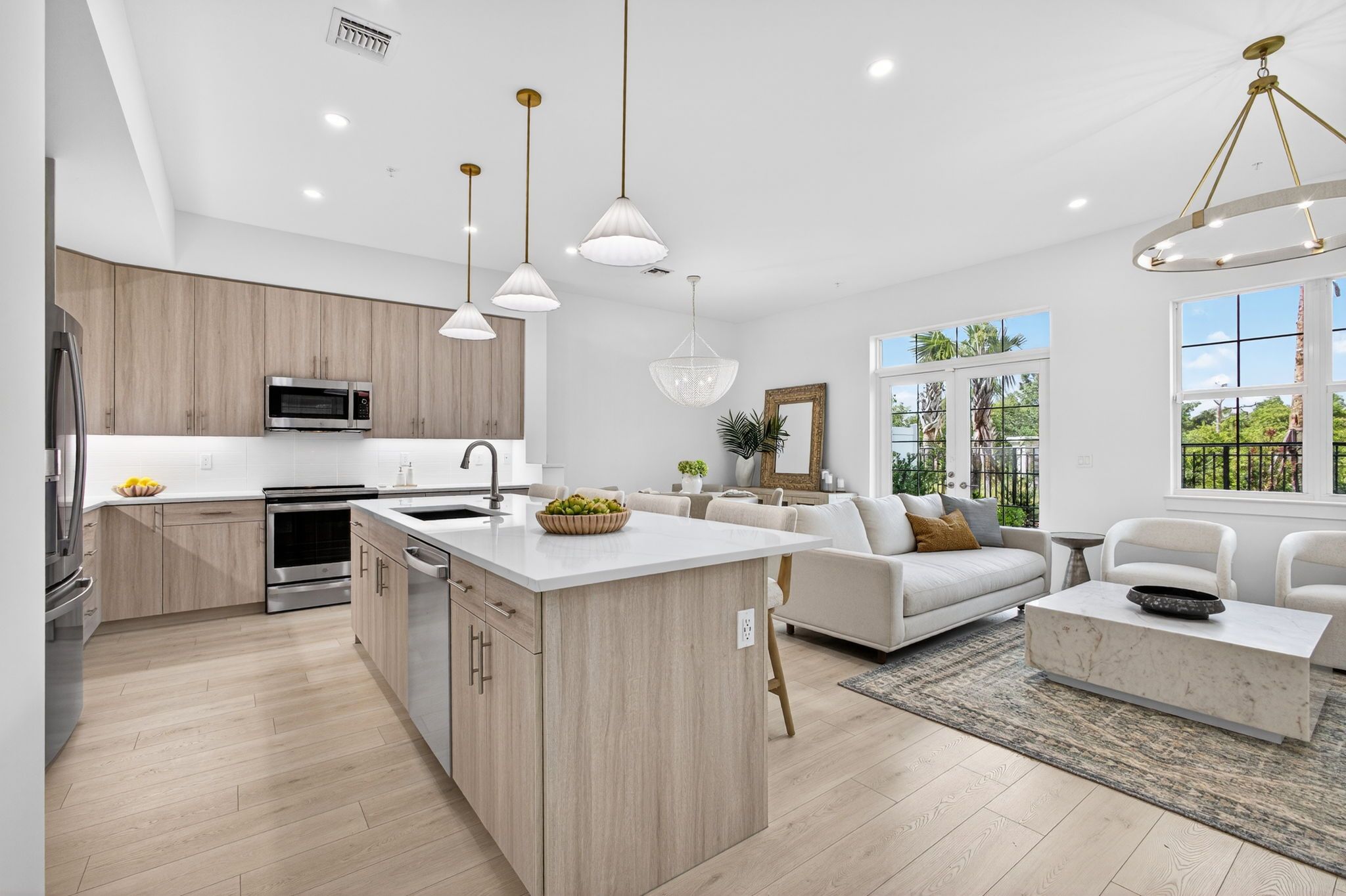 Kitchen & Living