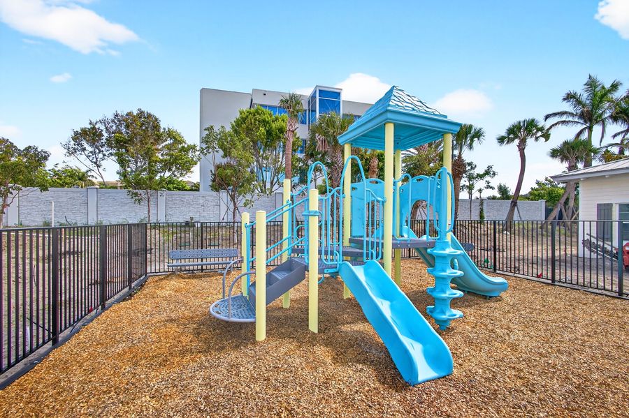 135 Water Pointe Place (Palm)