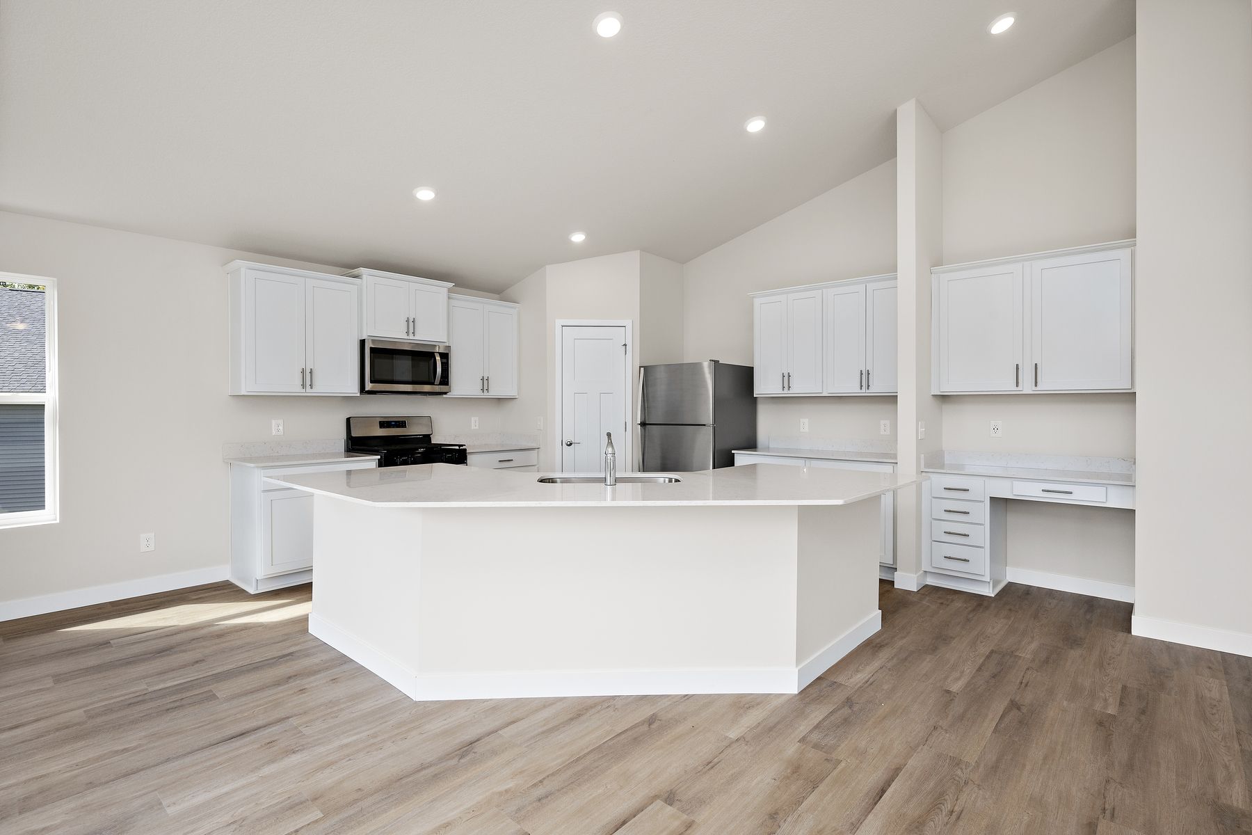 The kitchen appliances come included in this home.