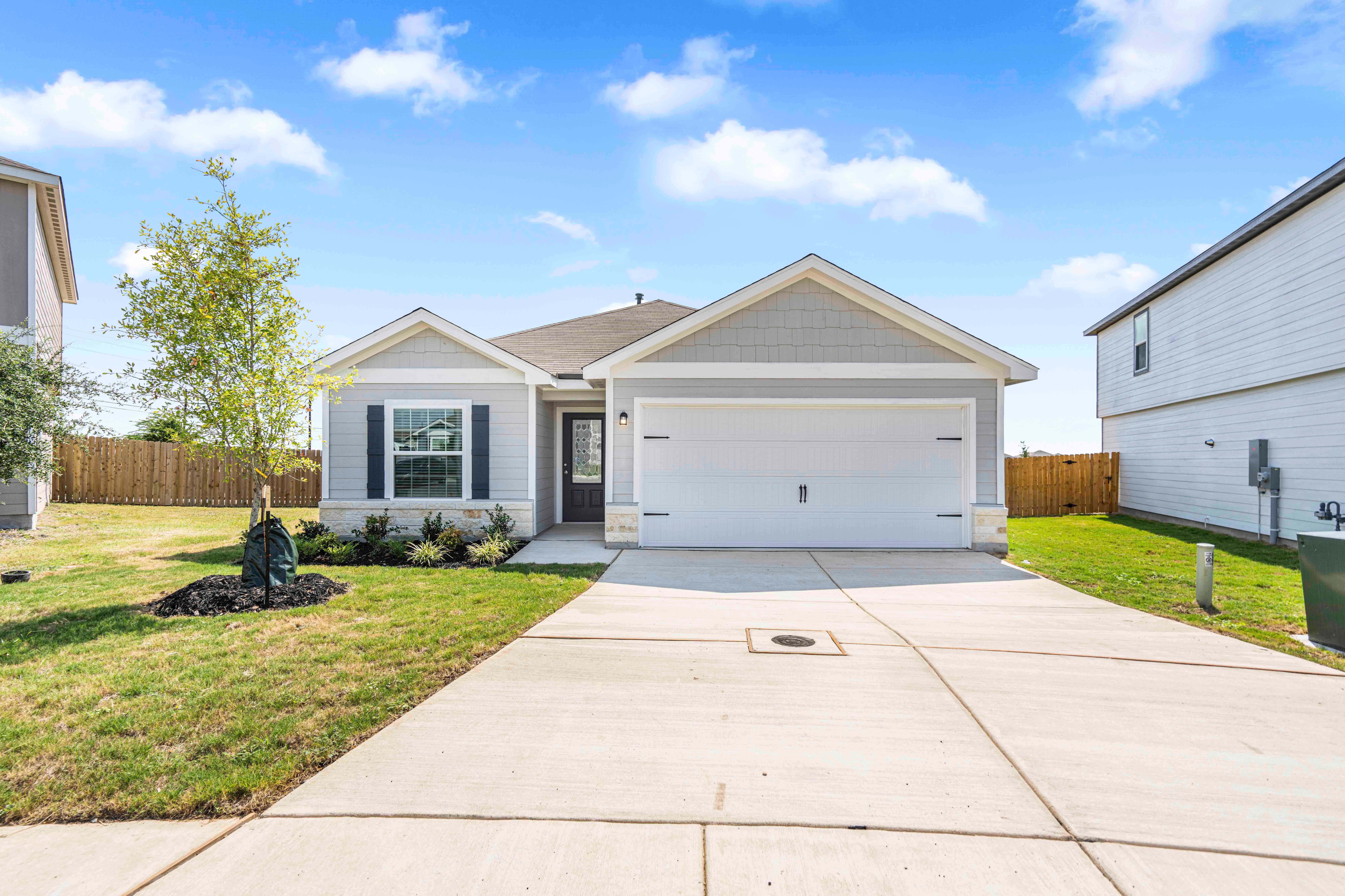 3207 Warlow Branch. Converse, TX 78109