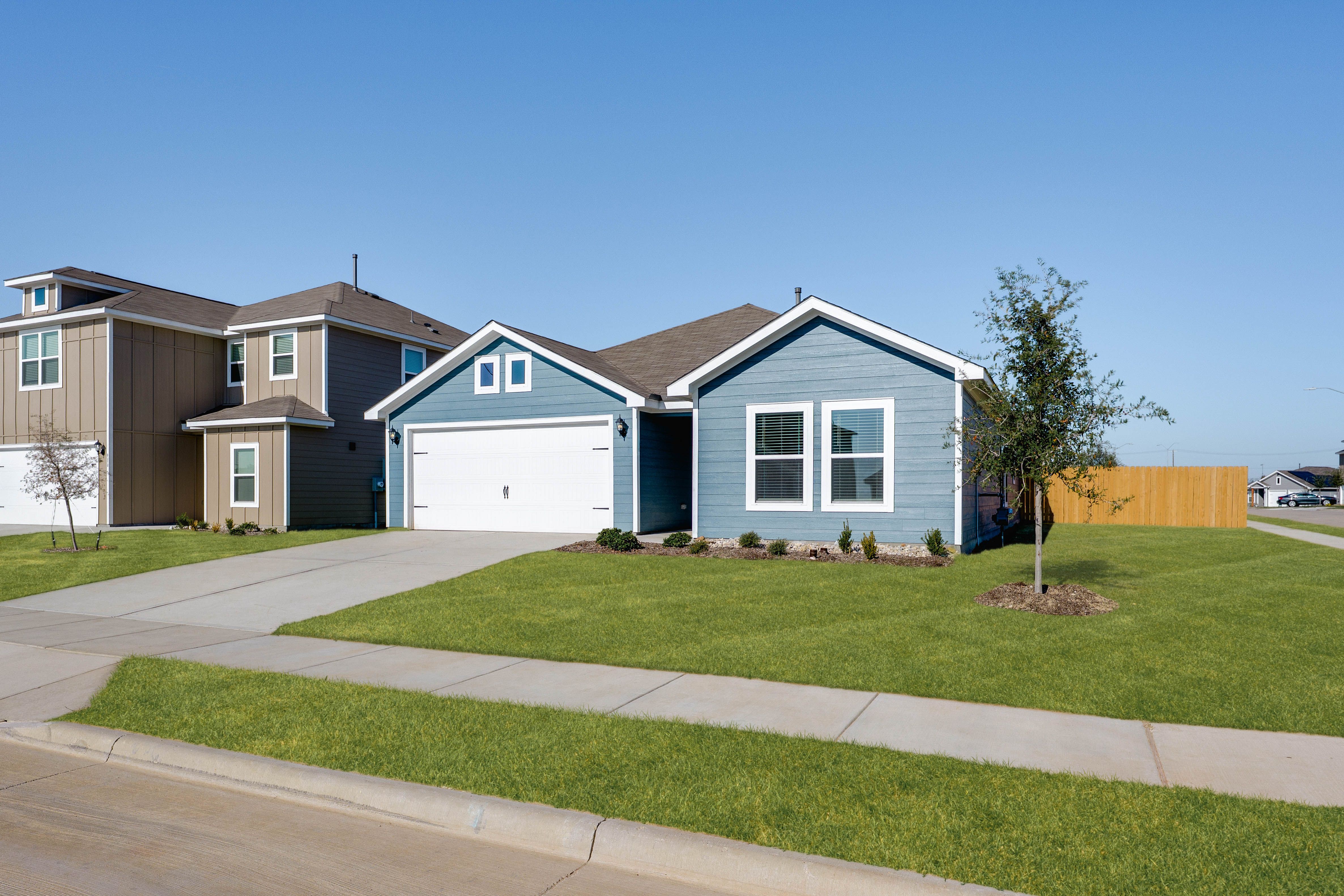 The Sabine has a driveway that leads to the garage.