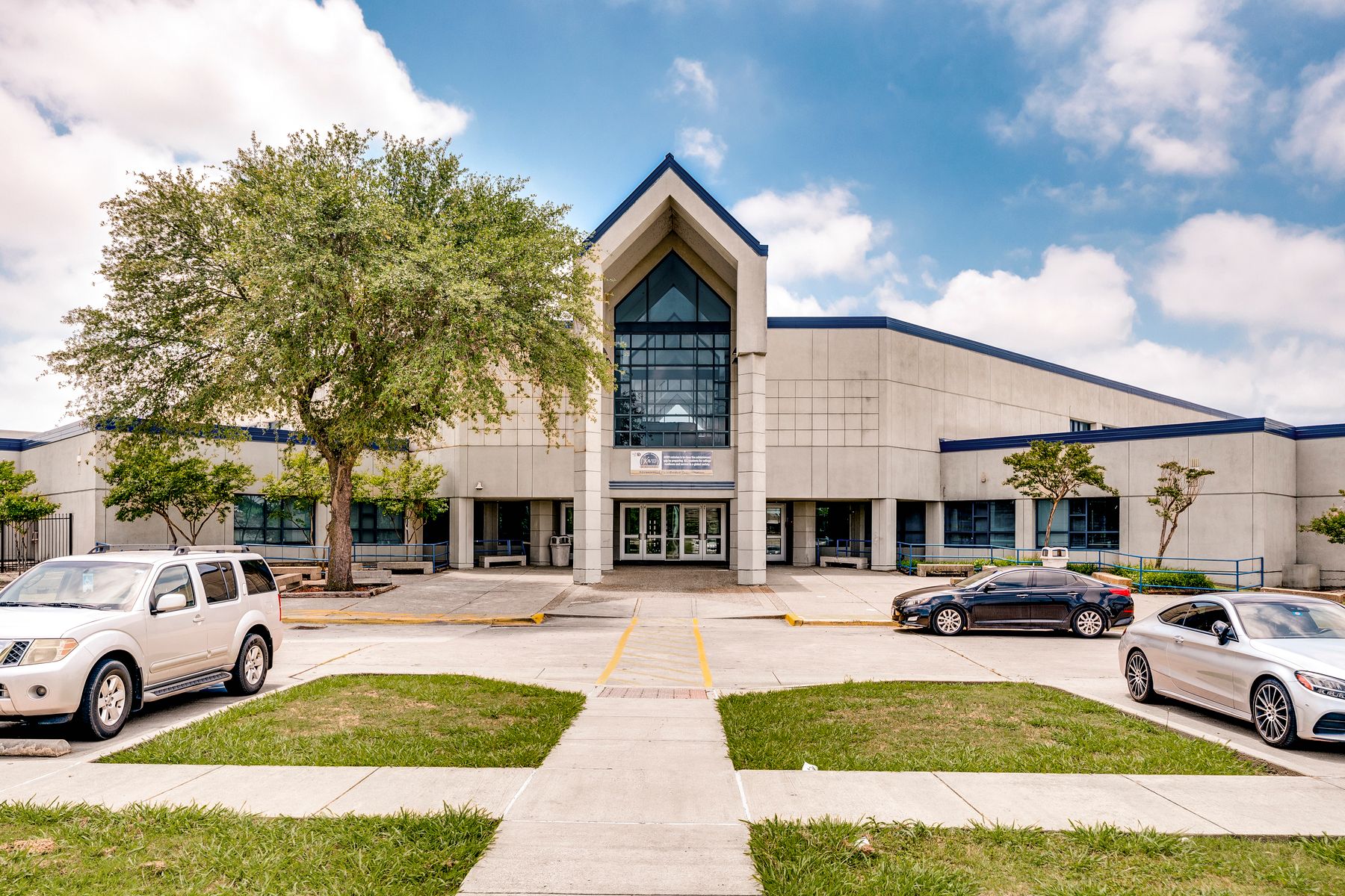 Seagoville Middle School educates students in 6th, 7th and 8th grades.