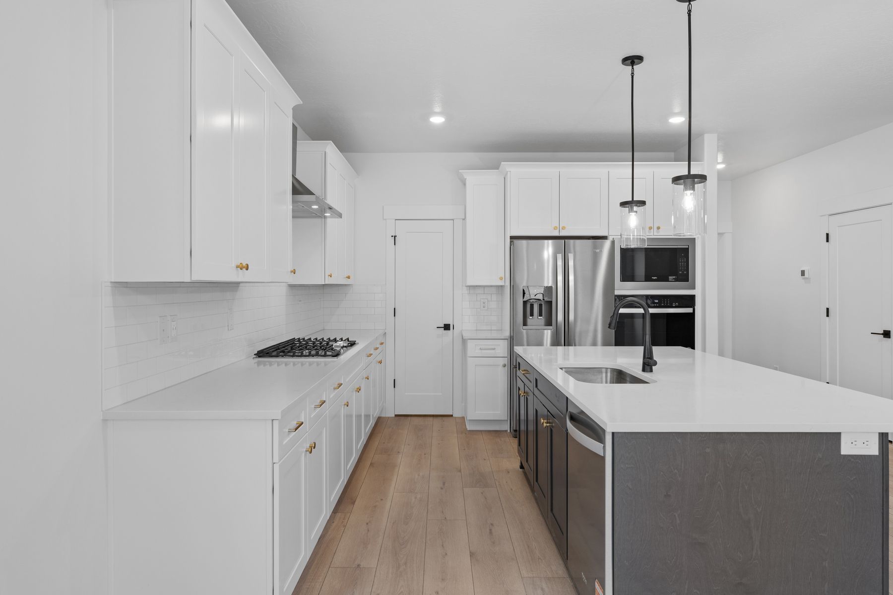The kitchen has sprawling quartz countertops.
