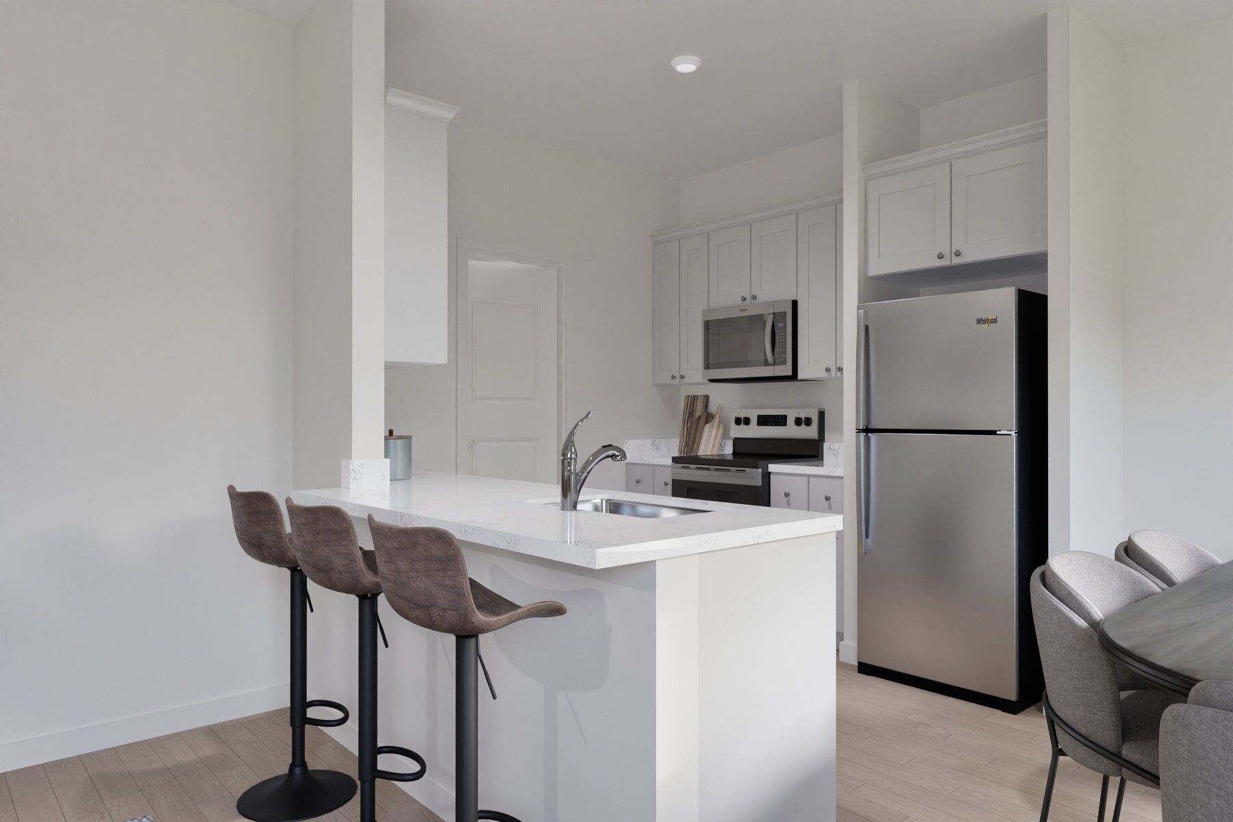 The kitchen has the all space you need for food prep.