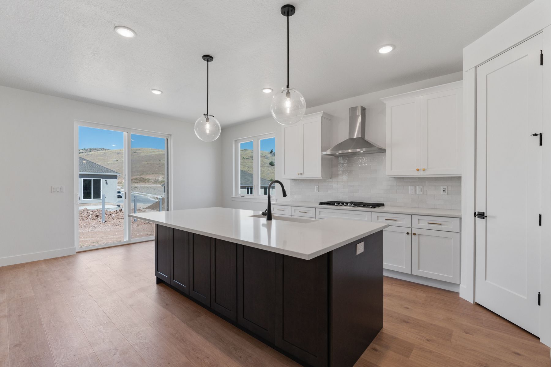 The kitchen has sprawling quartz countertops.