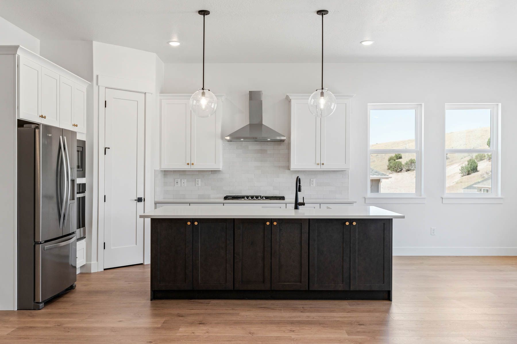 The kitchen has white wood cabinets, quartz countertops and energy-efficient appliances.