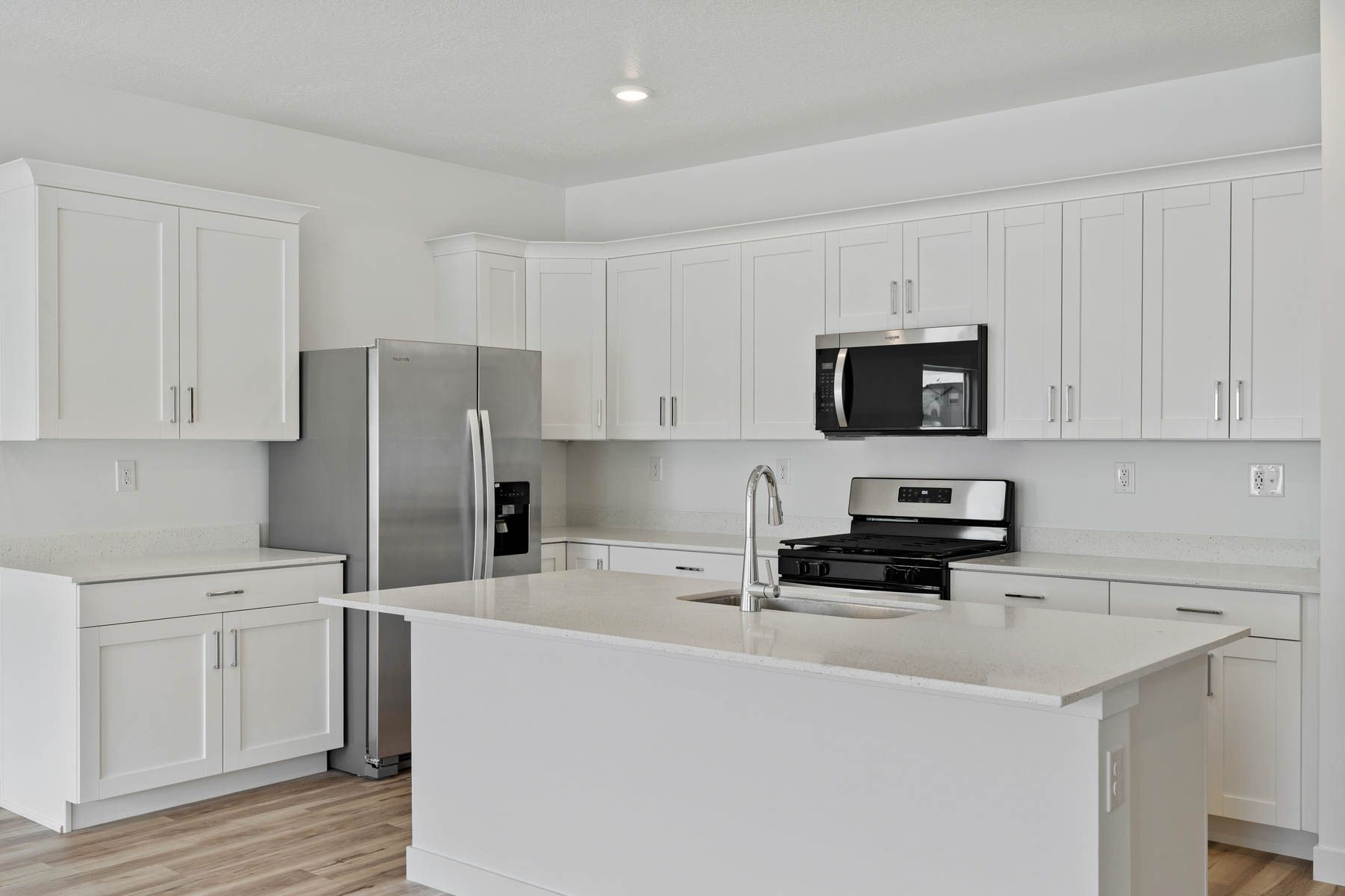 The kitchen has a convenient kitchen island. 