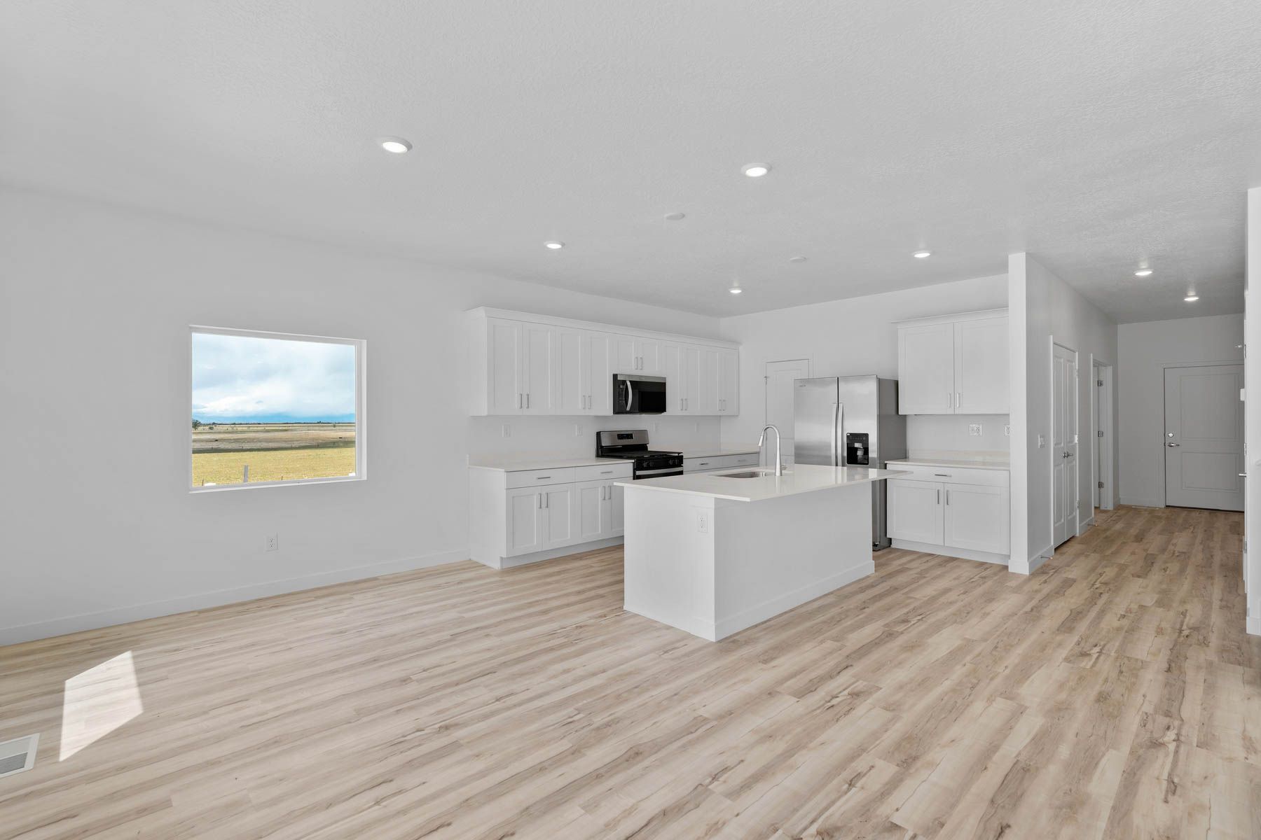 The kitchen has sprawling quartz countertops.