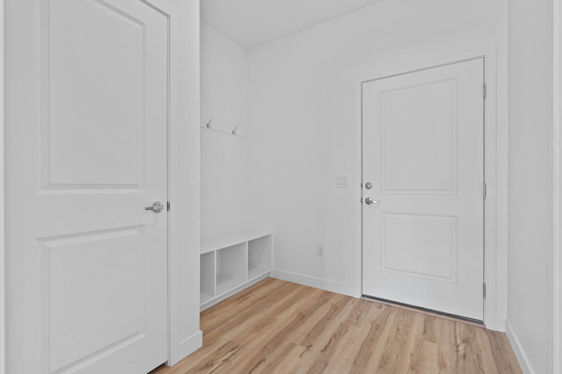 The mudroom has a wonderful storage bench and hooks for storage near the garage. 