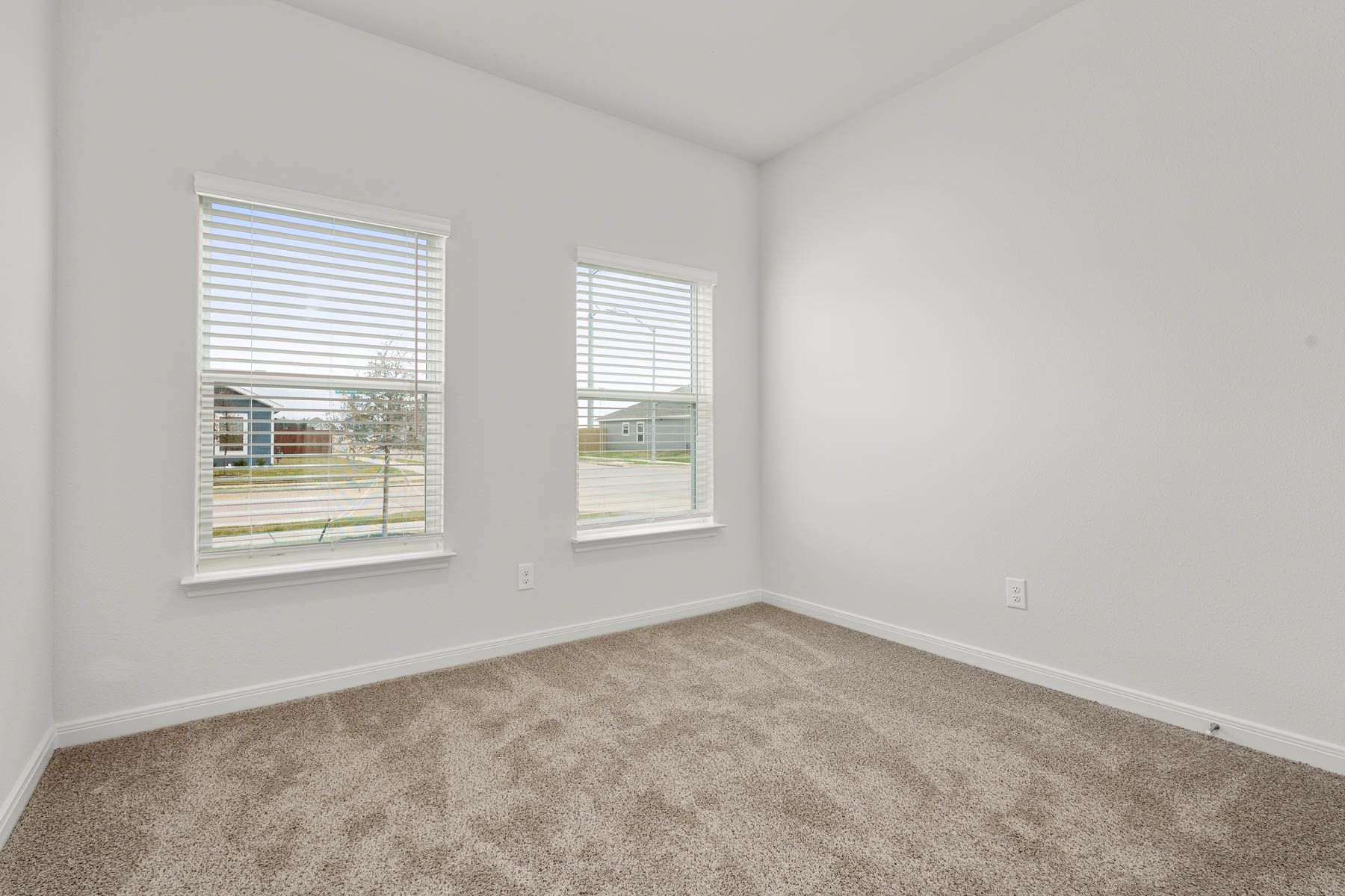 The secondary bedrooms are the perfect space to children's bedrooms or guest rooms.