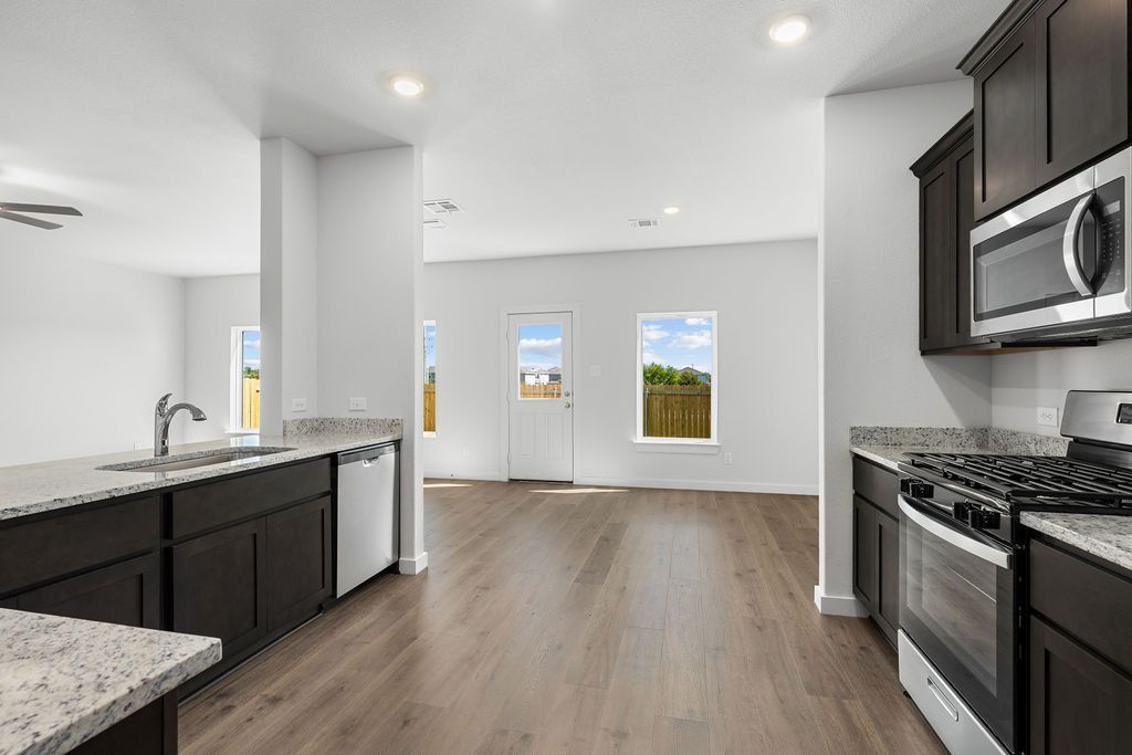 Kitchen layout overview 