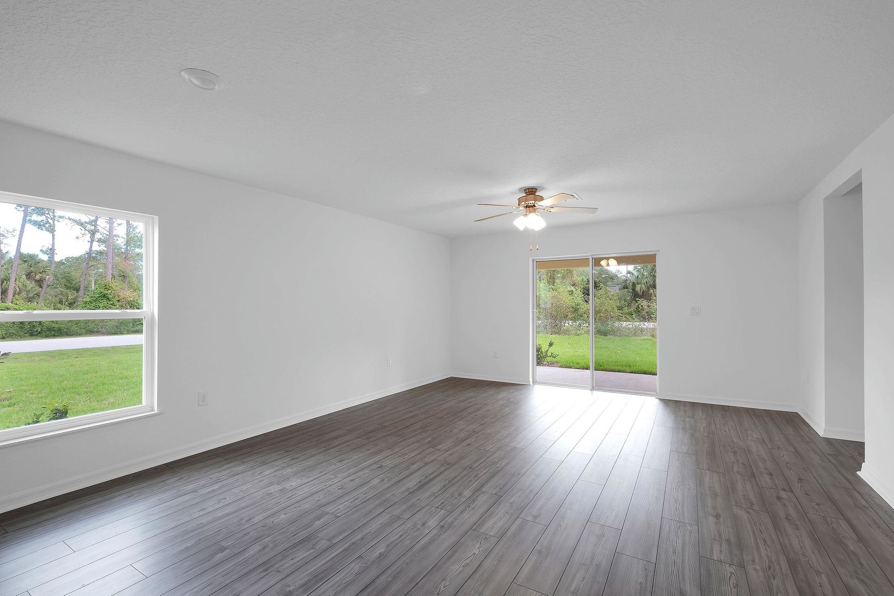Live and host comfortably with this spacious floor plan