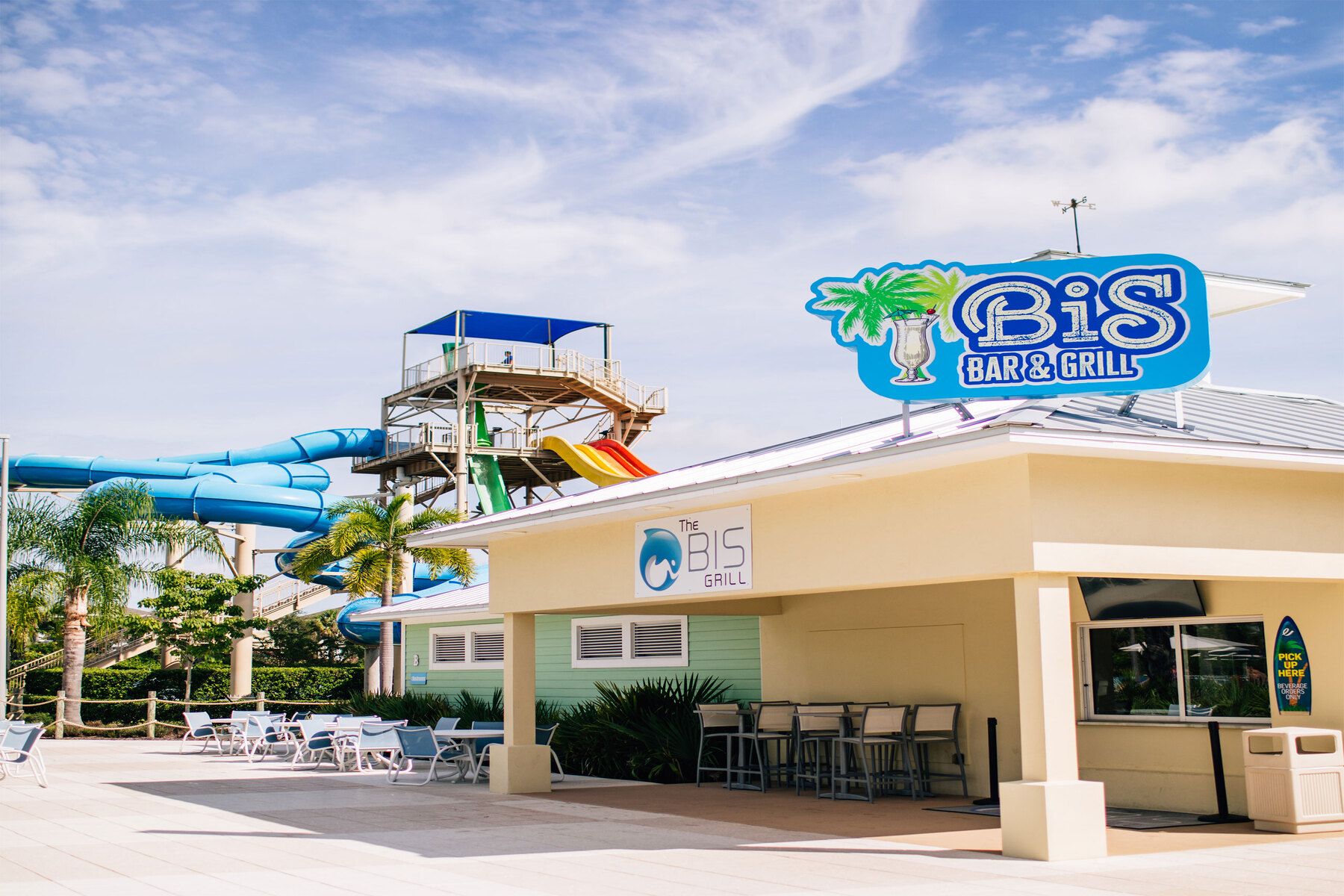Poolside dining options 