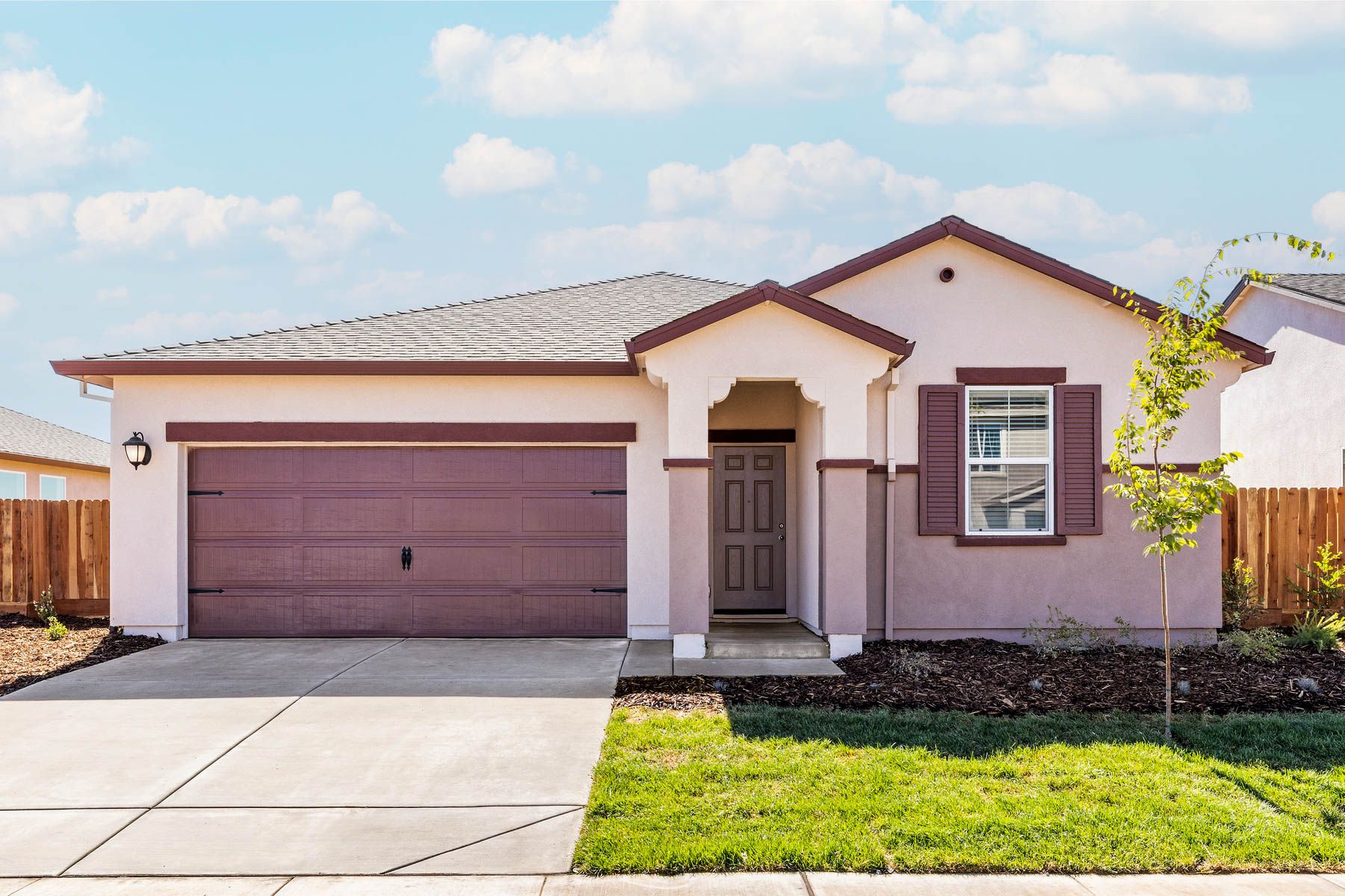 Enjoy flexible living in this 3-bedroom, 2-bathroom home!