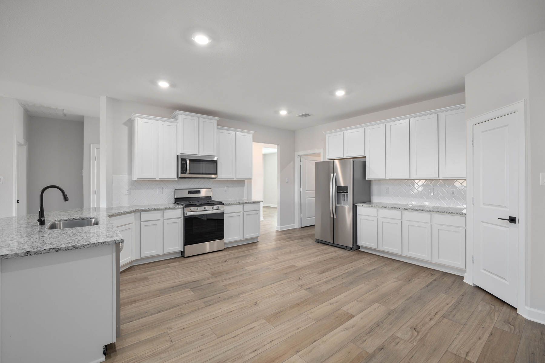 This kitchen is ready to host all your parties and get-togethers!