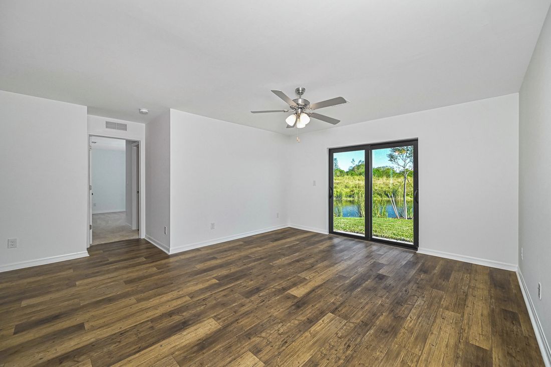 The family room of the Vero with easy water access