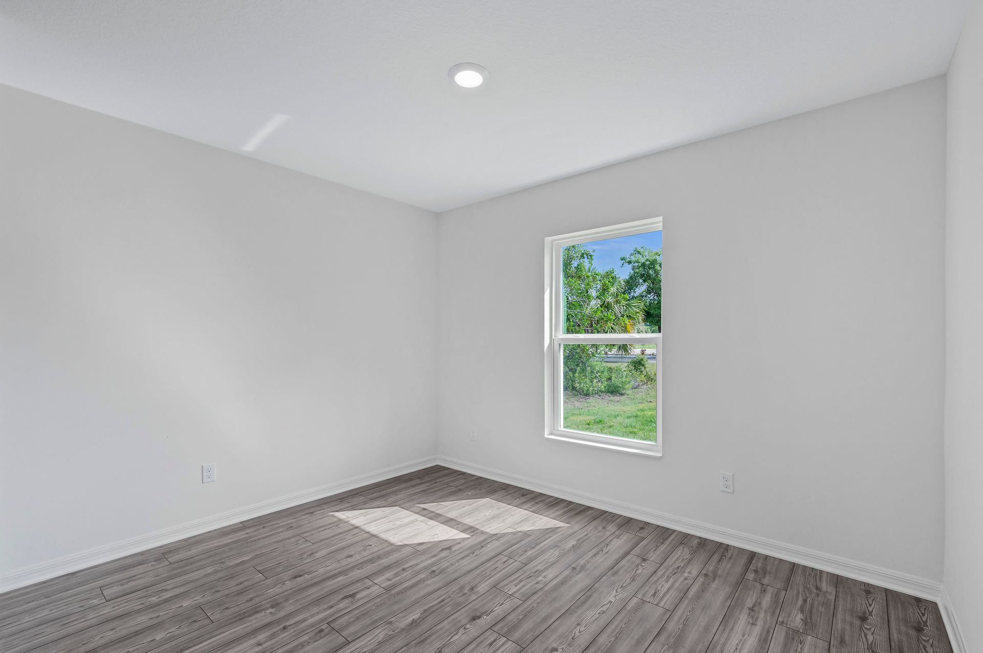 The dining room is perfect for you to host dinners in