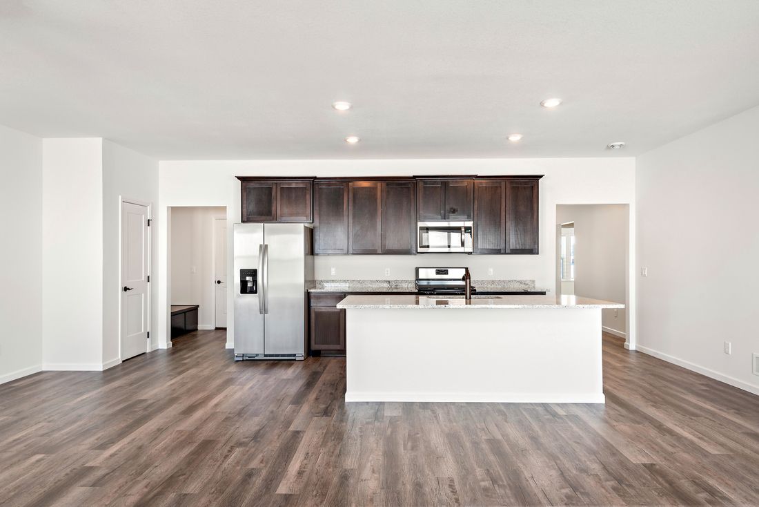 Inviting kitchen, ready and waiting for you.
