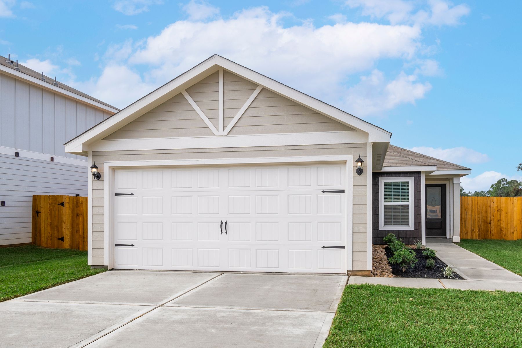 Sweetwater Ridge has beautiful one and two story homes!
