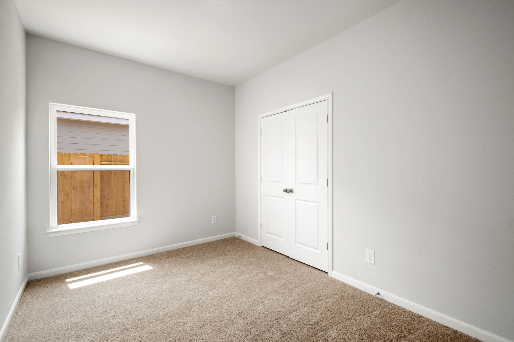 The secondary bedrooms has carpets.