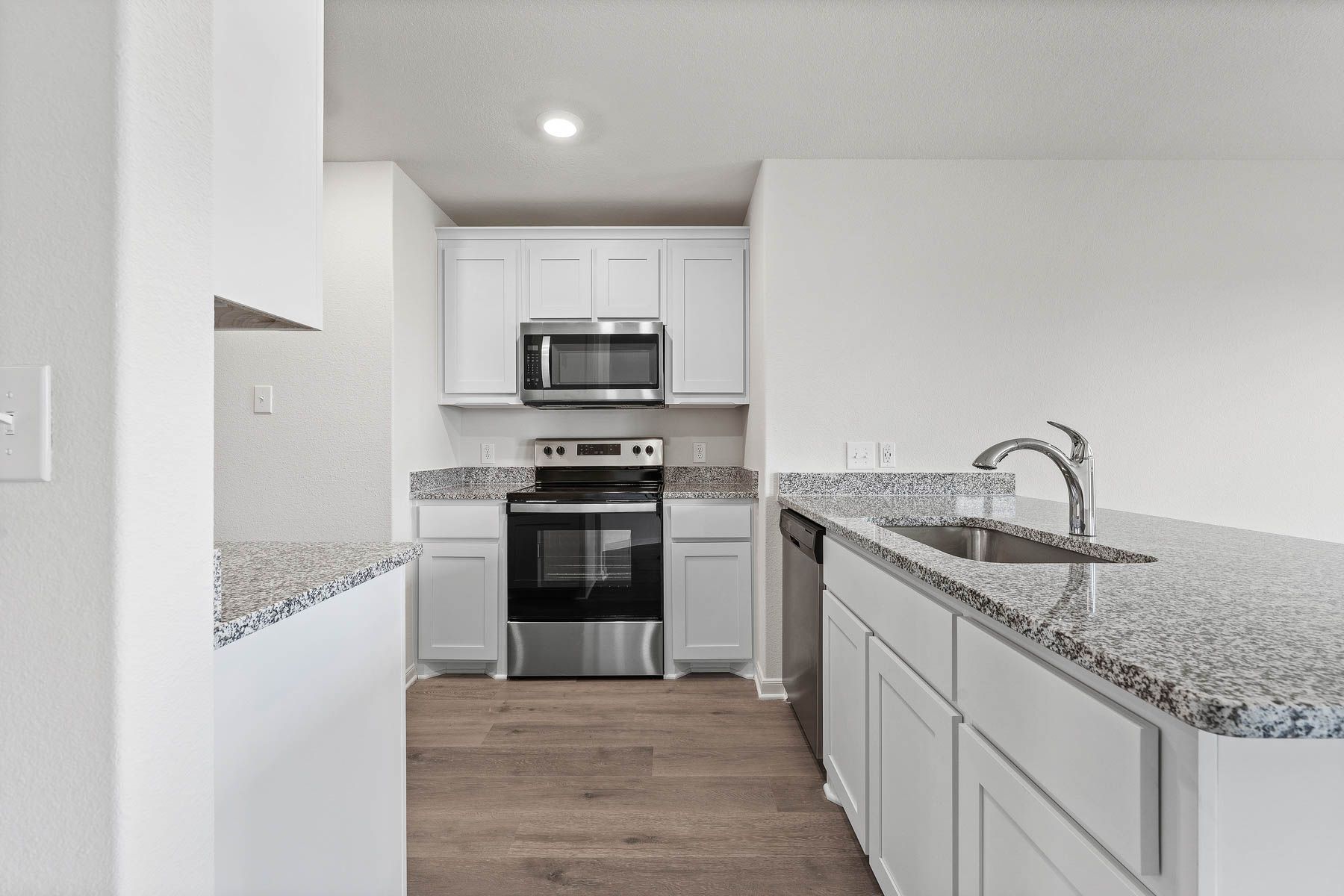 The kitchen of the Rio Grande has sprawling granite countertops.