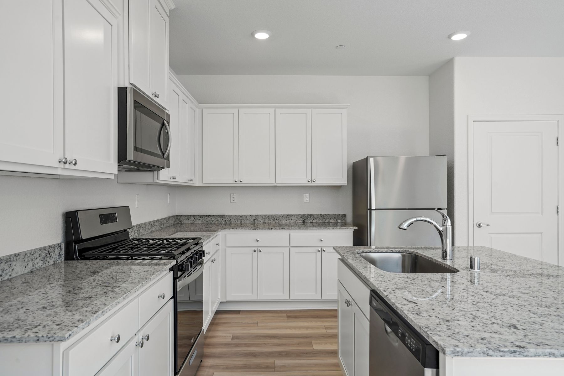 This kitchen comes with a full suite of energy-efficient appliances