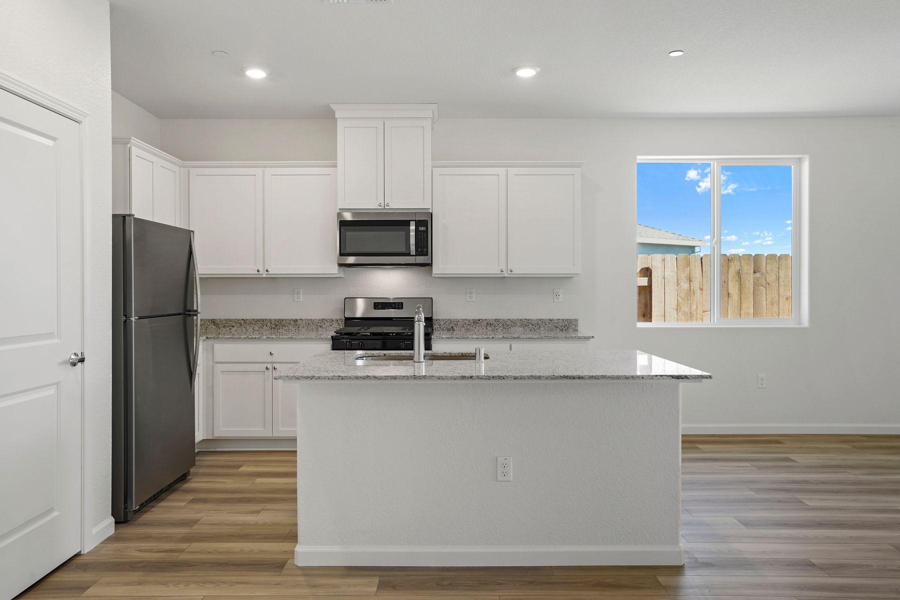 The kitchen comes with a full suite of energy-efficient appliances!