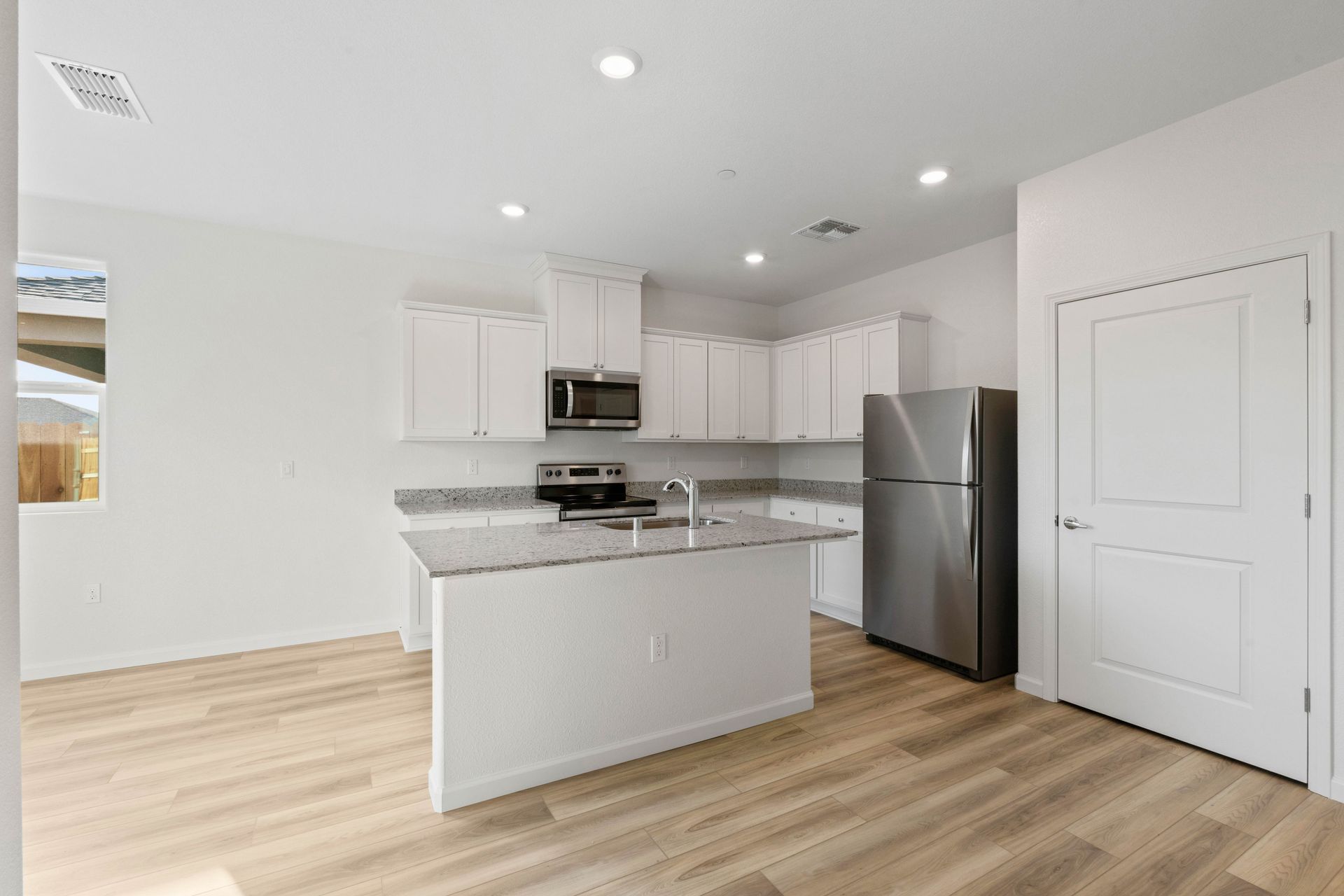 The kitchen comes with a full suite of energy-efficient appliances!