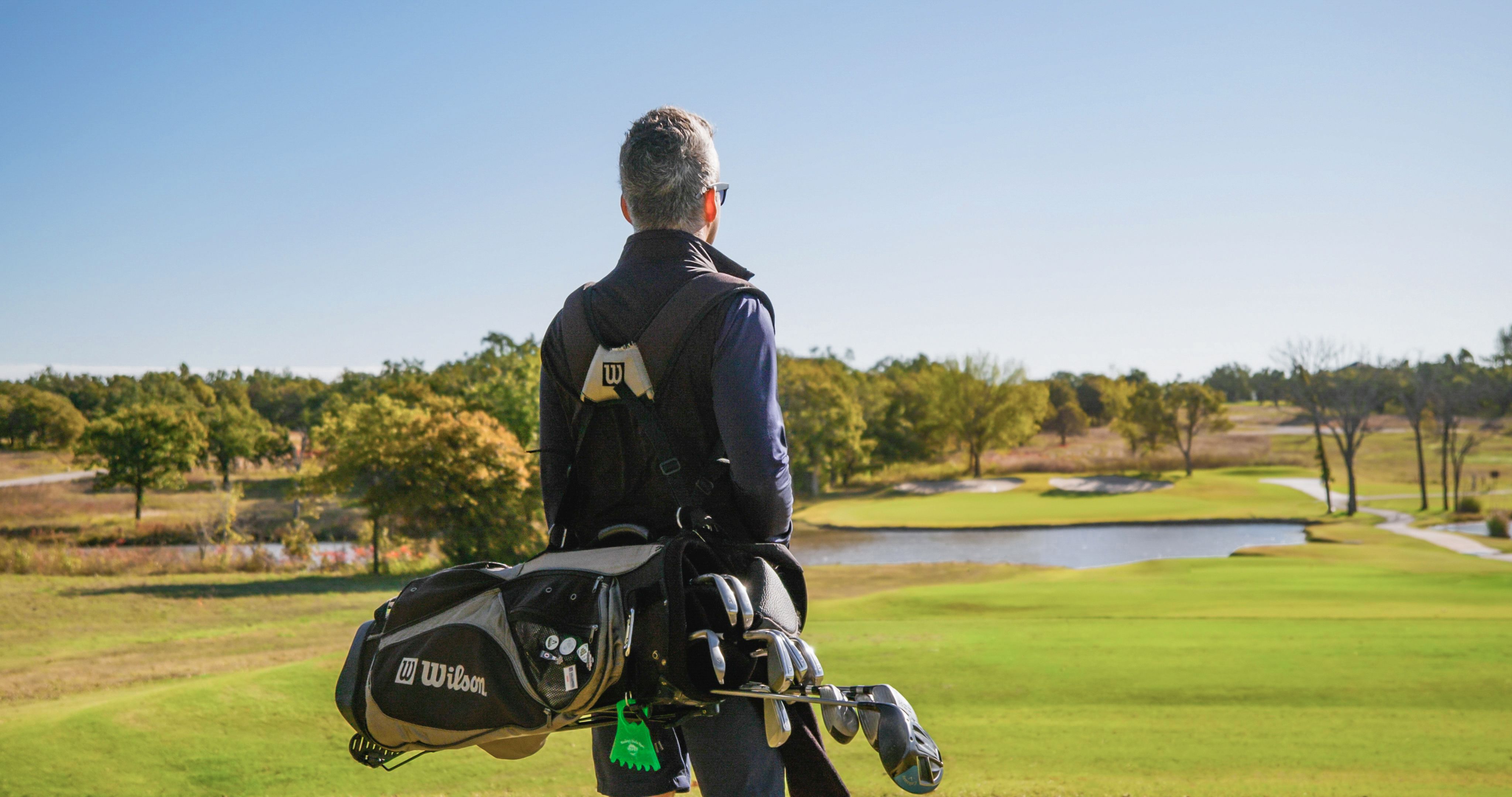 Enjoy the luxury of having a beautiful golfcourse right outside of you door. 