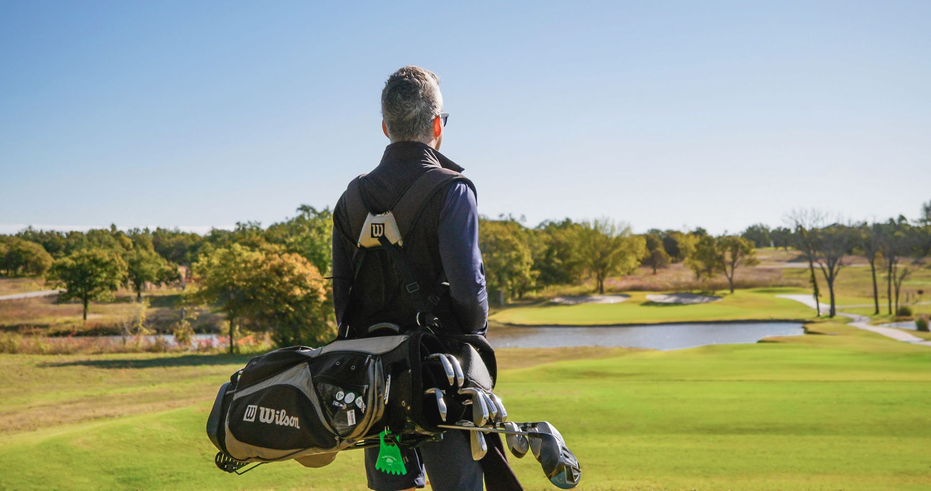 Enjoy the luxury of having a beautiful golfcourse right outside of you door. 