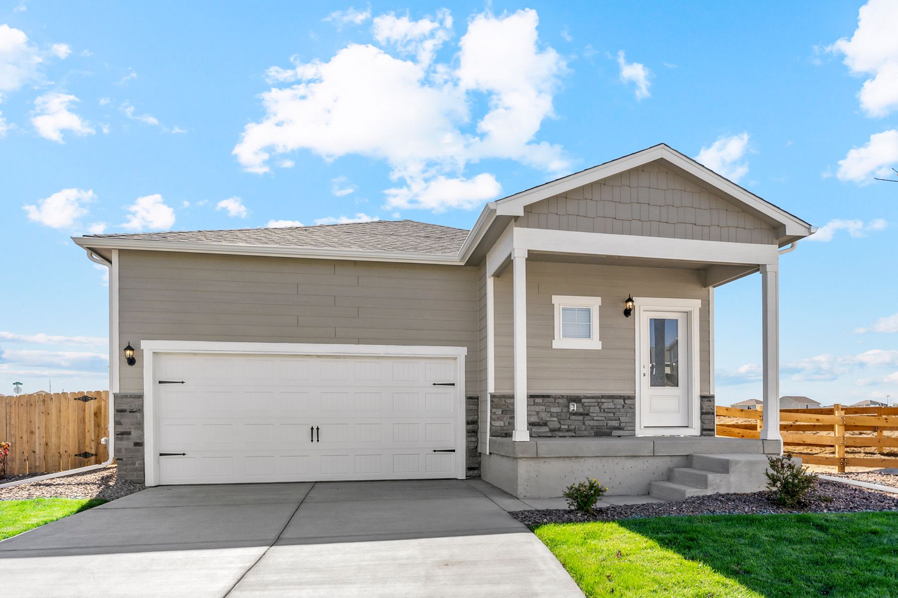 The Arkansas is a beautiful single story home with siding.