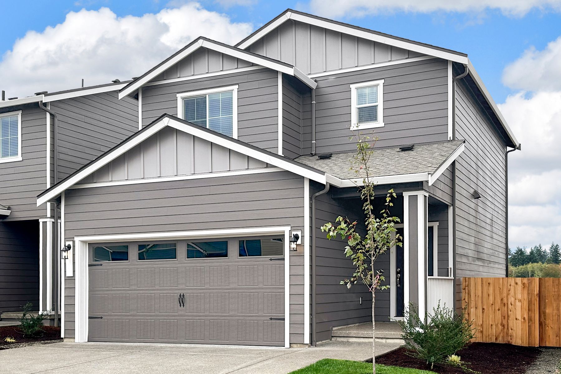 Enjoy flexible living in this 3-bedroom, 2-bathroom home!