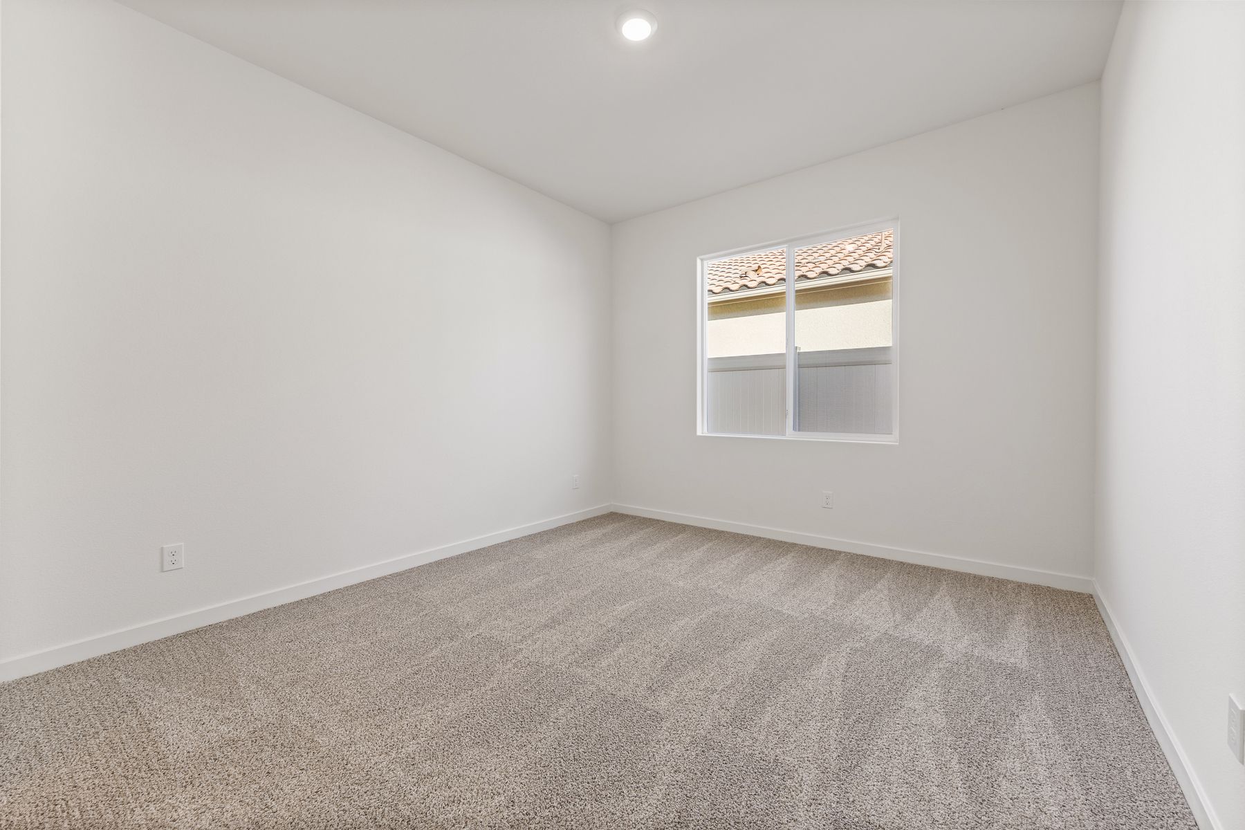 The secondary bedrooms has carpet.