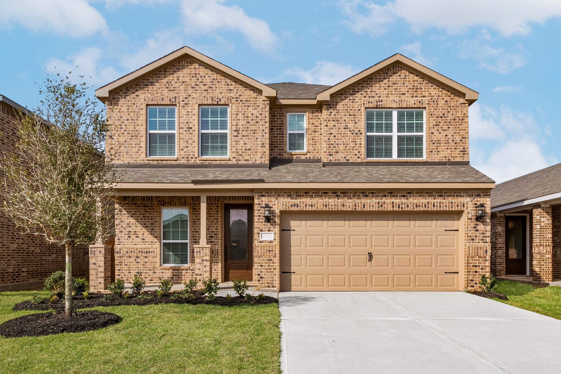 Enjoy flexible living in this 3 bedroom, 2 bathroom home. 