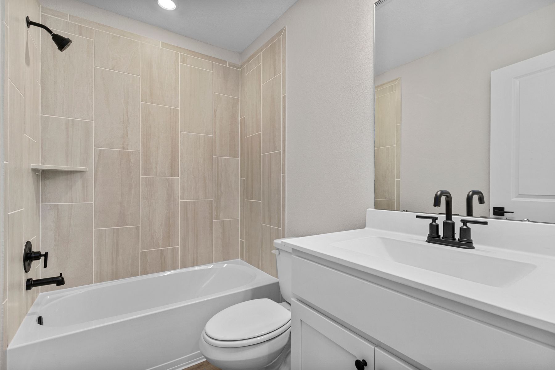 The secondary bathroom of the Starling plan.