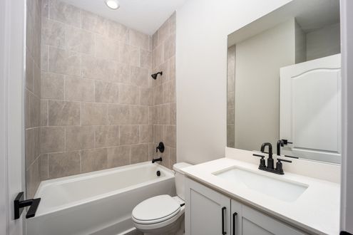 The secondary bathroom of the Begonia plan.