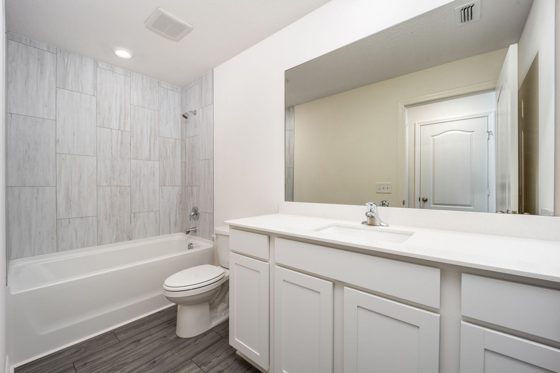 The secondary bathroom of the Ibis plan.