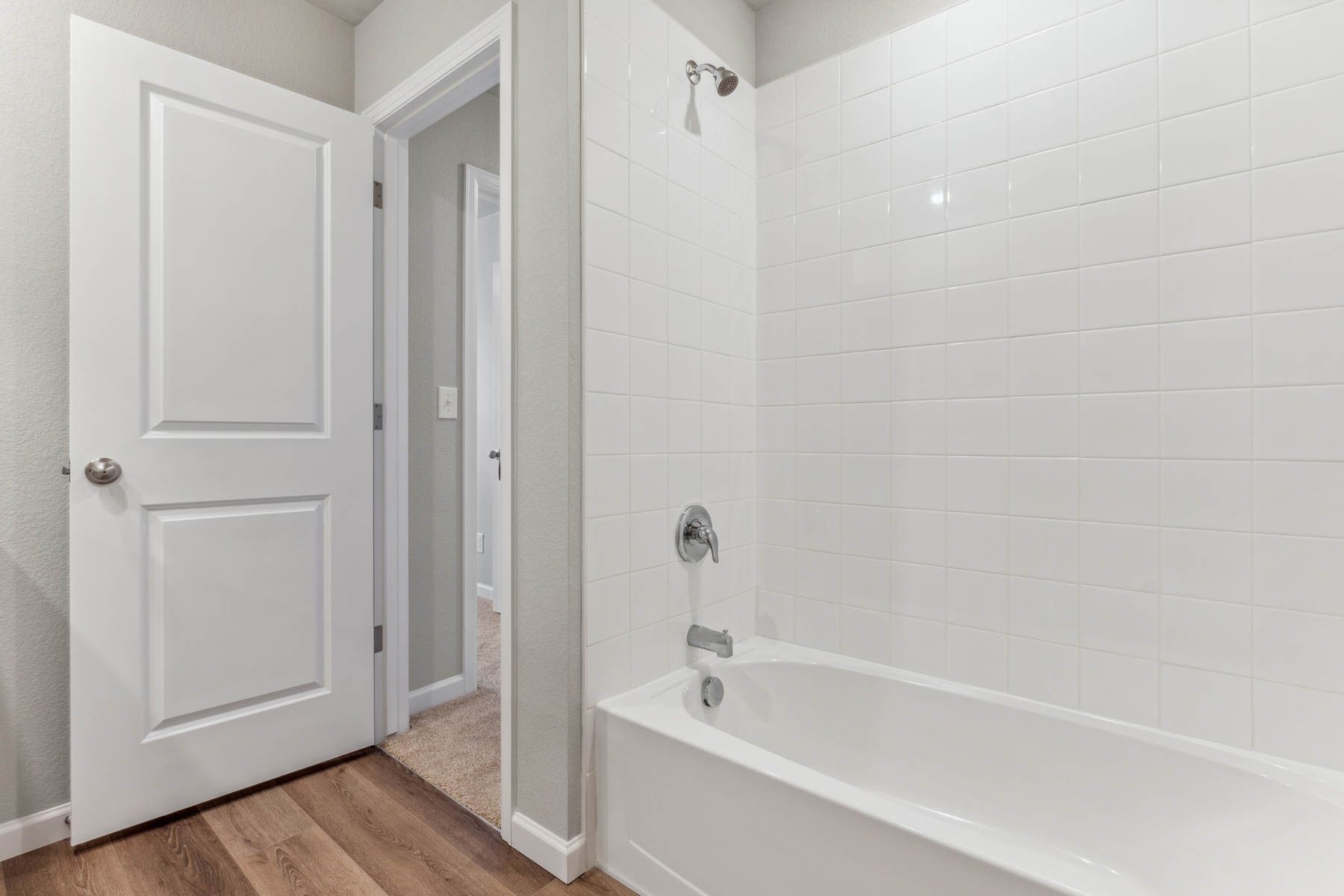 There bathrooms have a tub/shower combonation.