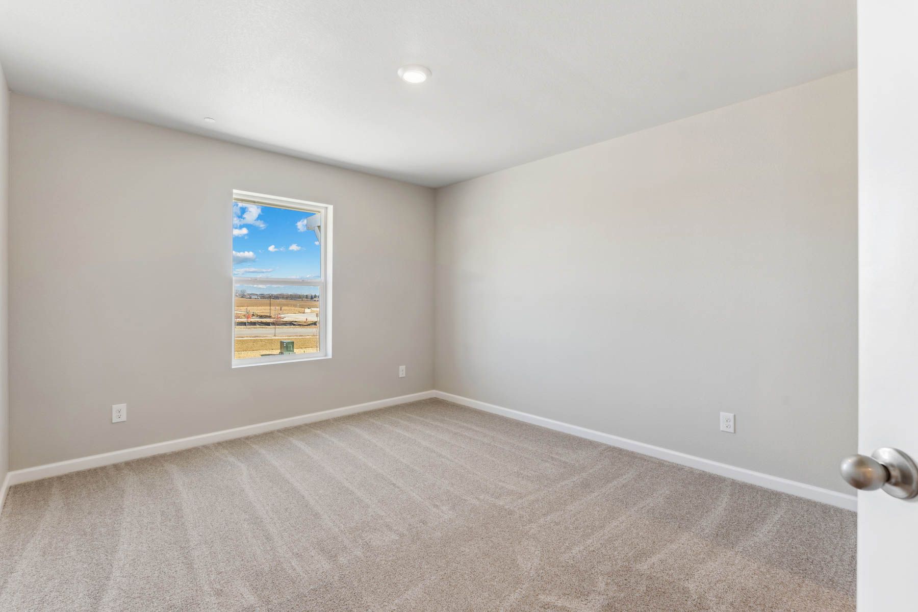 The secondary bedroom has carpet.