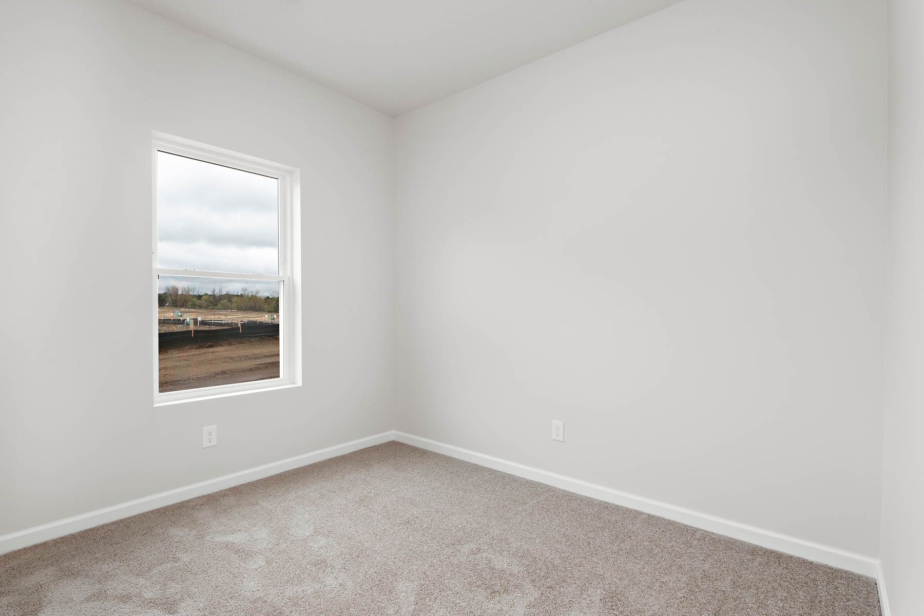 The secondary bedroom has carpet.