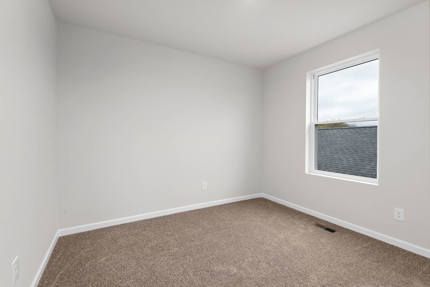 The secondary bedroom has carpet