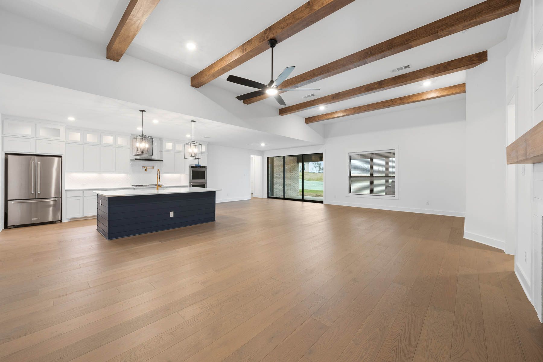 The open layout connects the kitchen with the breakfast area and family room.