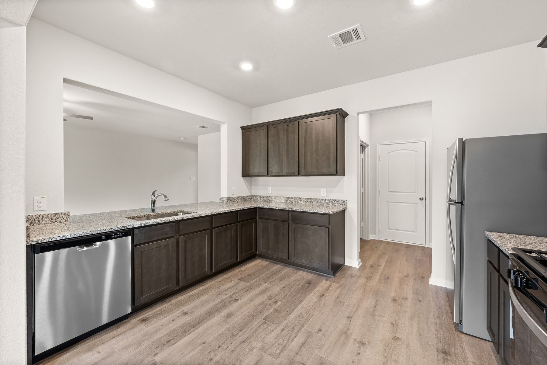 The kitchen of the Rayburn has sprawling granite countertops.