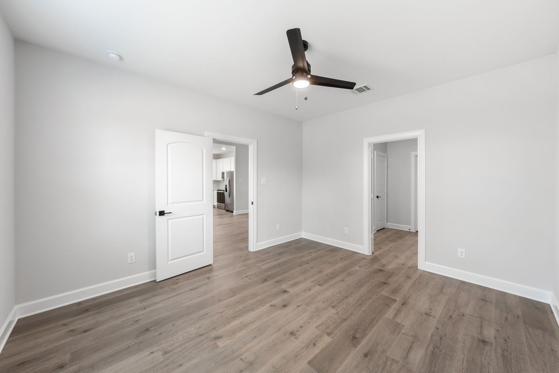 The master suite of the Blanco has a large bedroom, en-suite bathroom and walk-in closet.