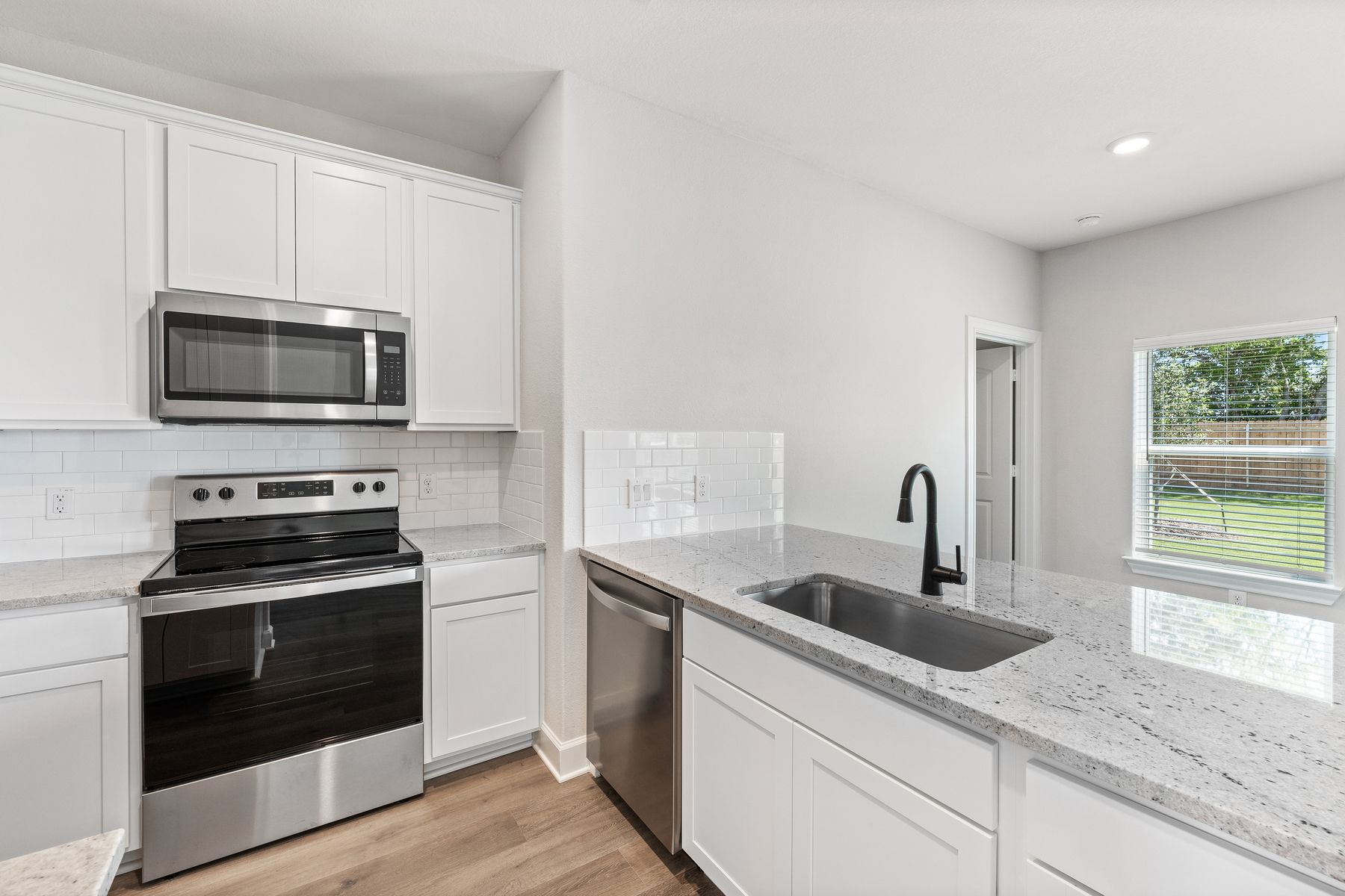 The kitchen of the Rio Grande has sprawling granite countertops.
