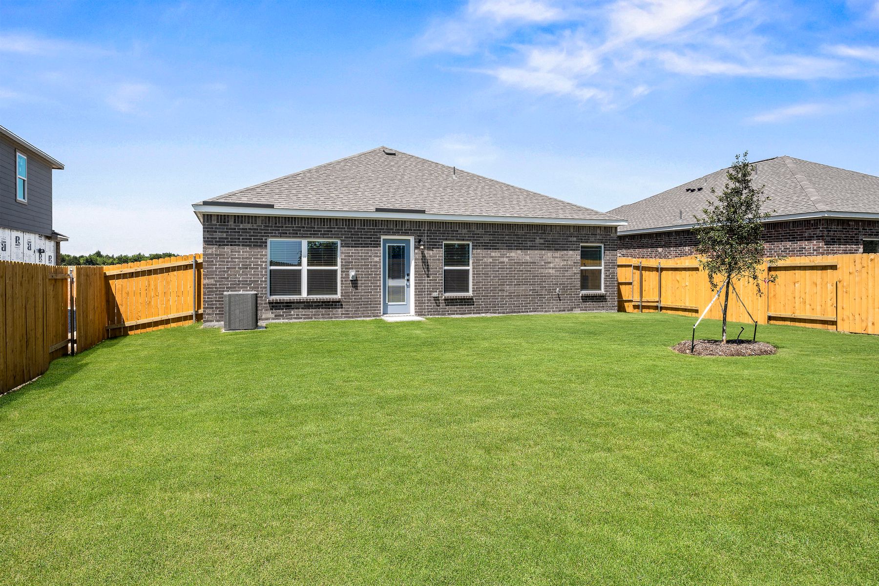 905 Cottonwood Ave. Hutchins, TX 75141