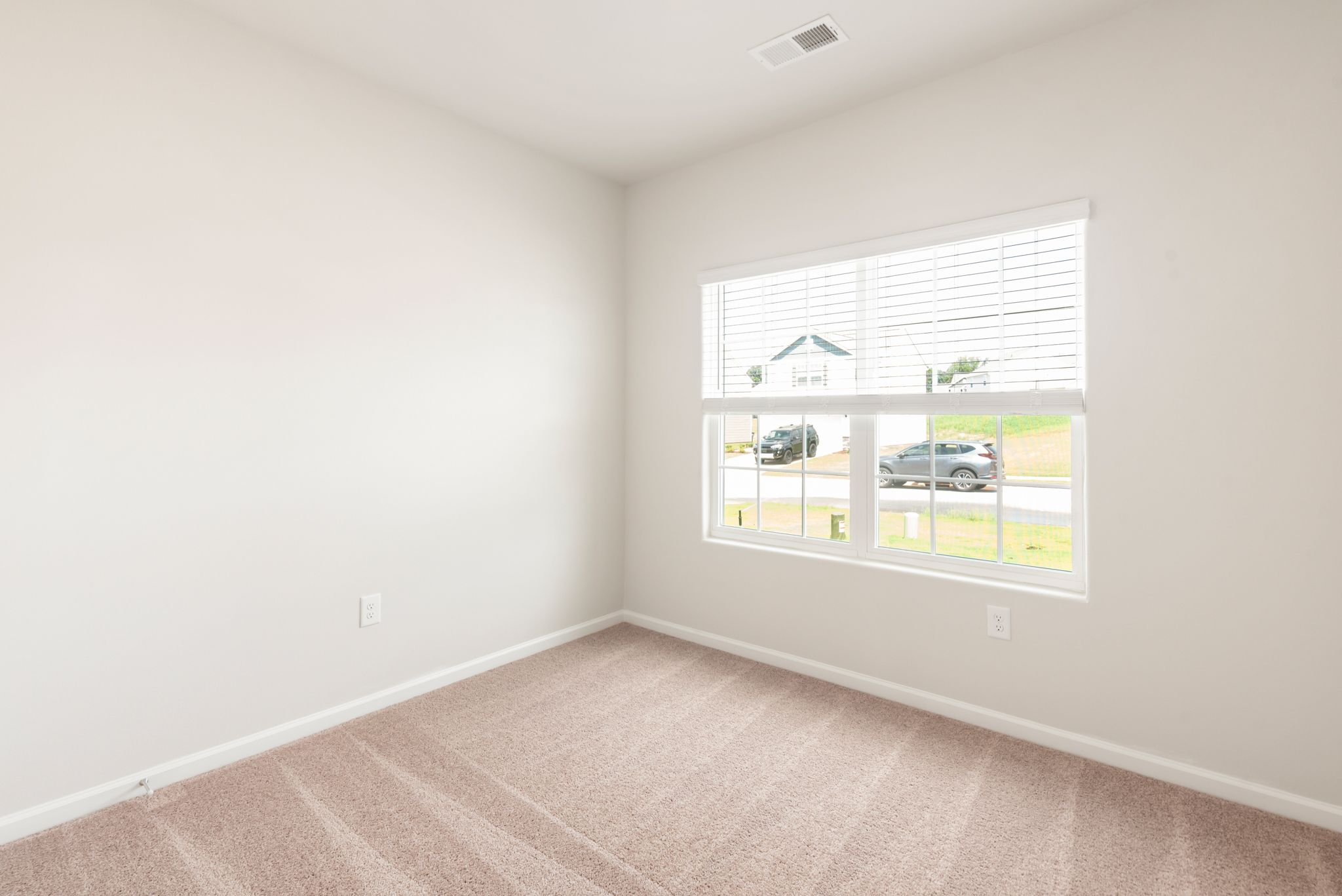 The secondary bedroom