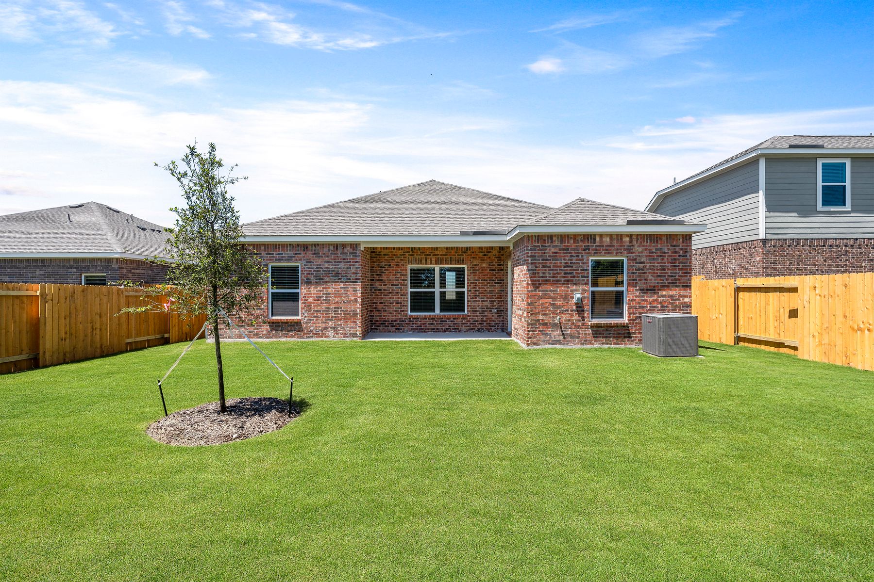 905 Cottonwood Ave. Hutchins, TX 75141