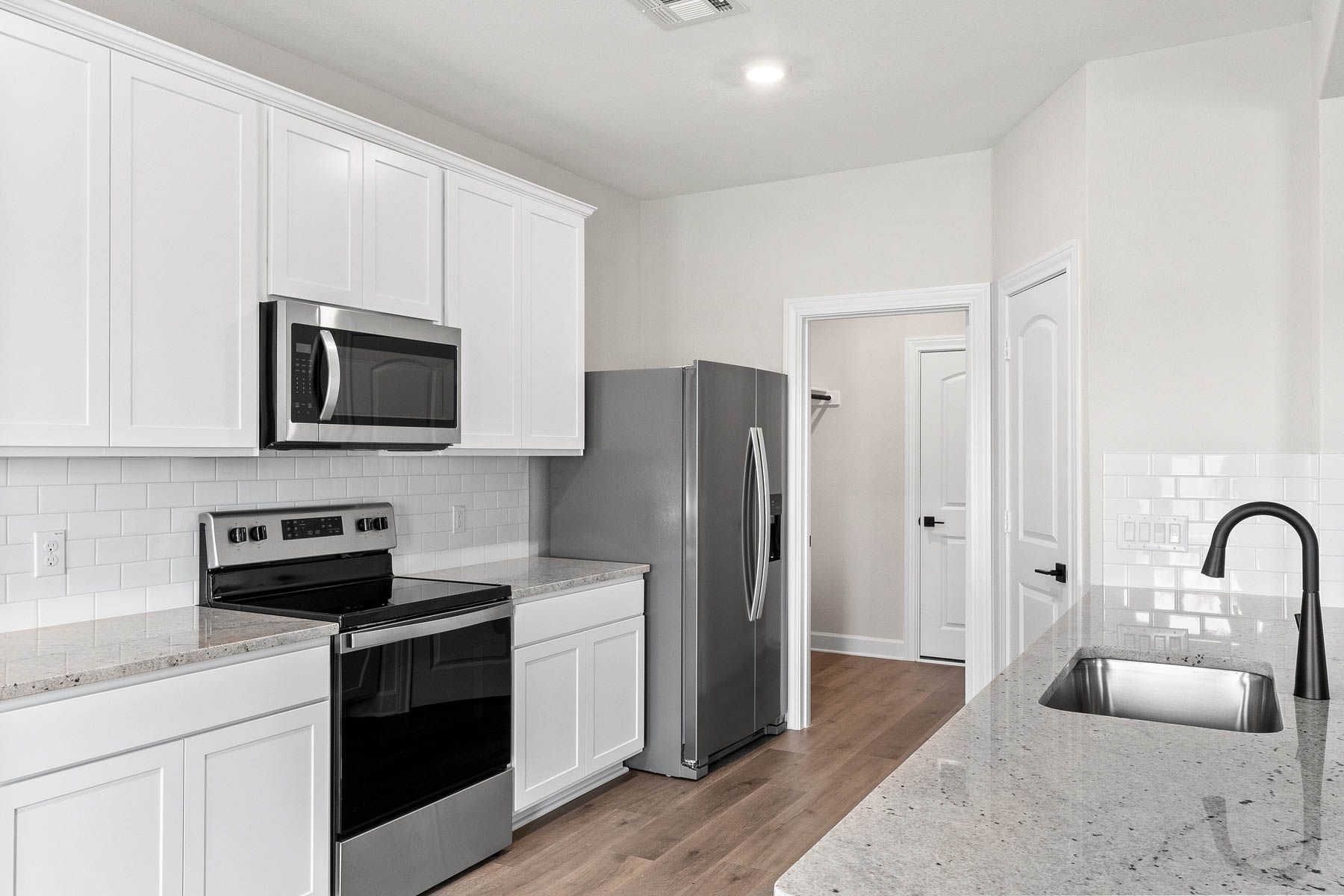 The kitchen of the Cypress has sprawling granite countertops.
