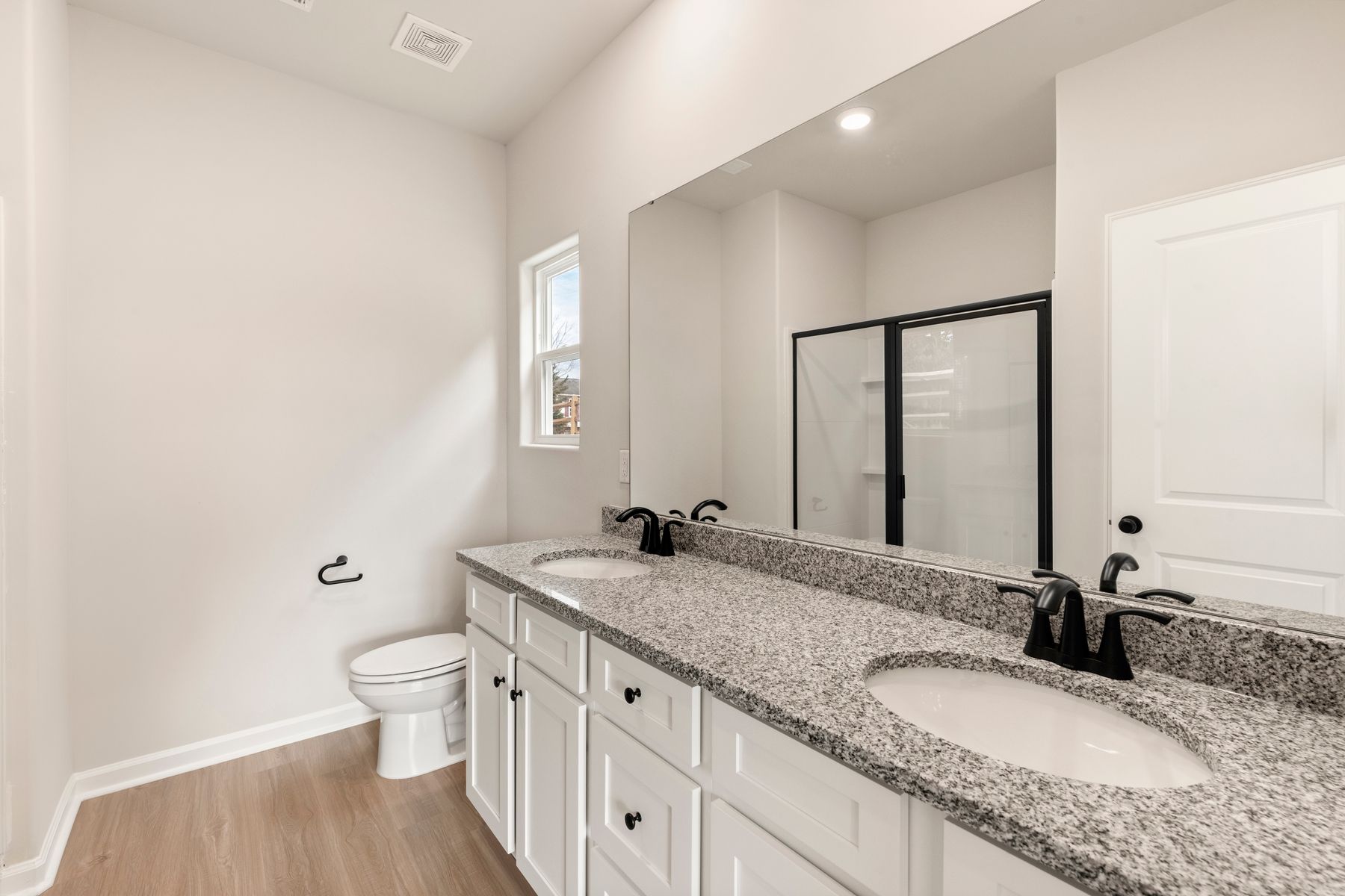 This bathroom has a large bath tub